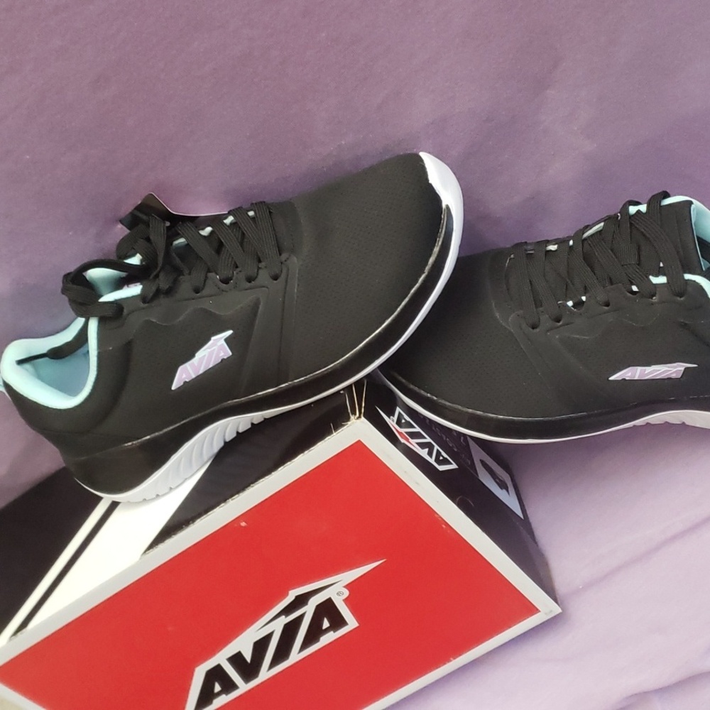 AVIA Coast 2.0 running sneakers shoes womens size 7.5 medium to wide width walk